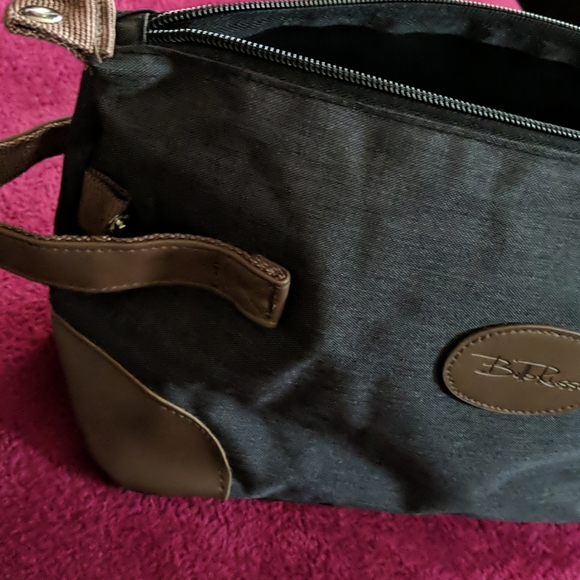 *. Bella Russo Toiletry Bag - Picture 5 of 9